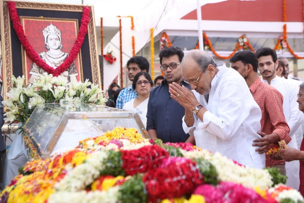 ANR Condolences Photos 09 - 160 / 440 photos