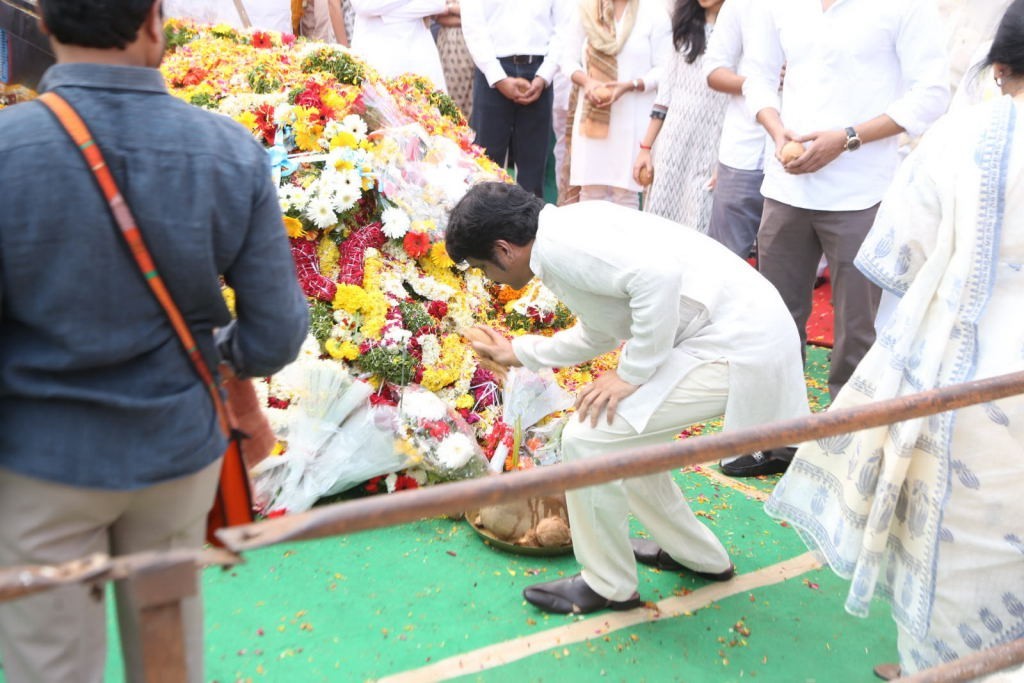 ANR Condolences Photos 09 - 170 / 440 photos
