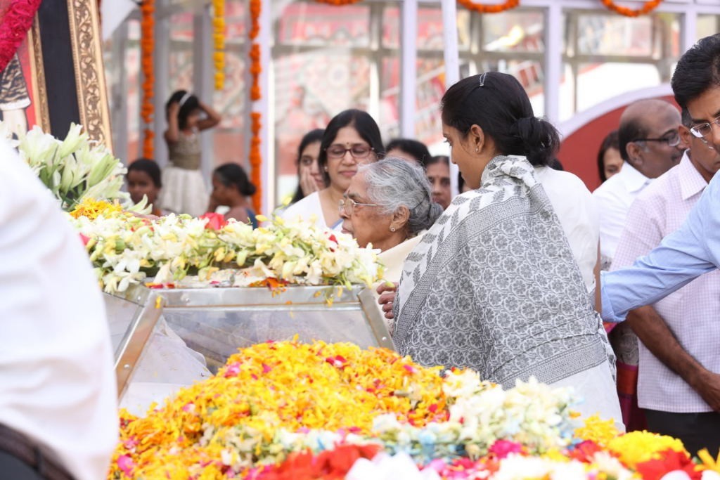 ANR Condolences Photos 09 - 196 / 440 photos
