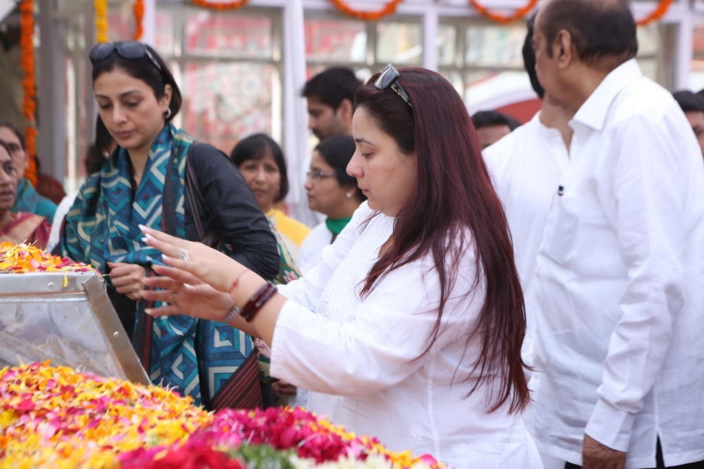 ANR Condolences Photos 09 - 214 / 440 photos