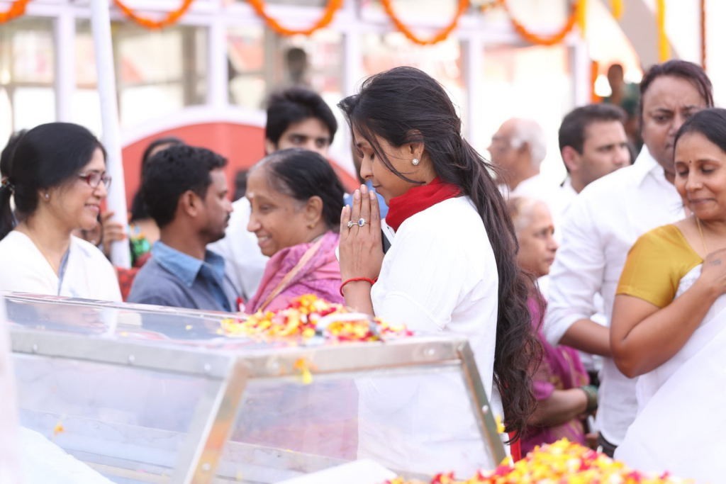 ANR Condolences Photos 09 - 215 / 440 photos