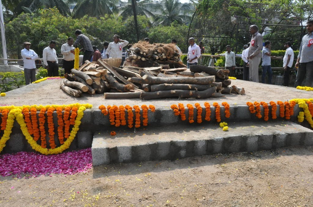 ANR Cremation Photos 02  - 169 / 192 photos