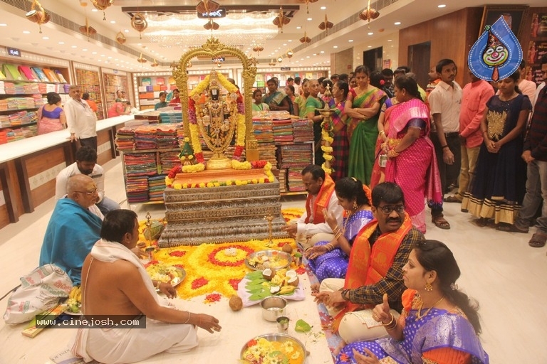 Anupama Parameswaran Inaugurates Subhamasthu Shopping Mall - 2 / 20 photos