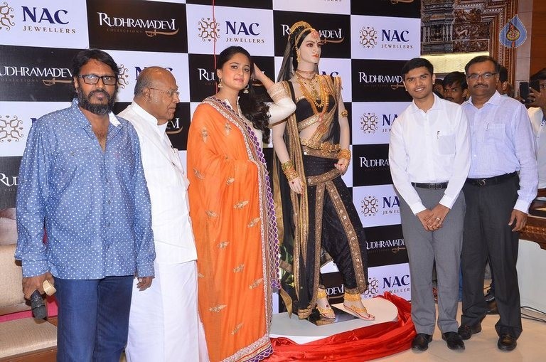 Anushka at NAC Rudhramadevi Jewellery Introduce - 7 / 42 photos