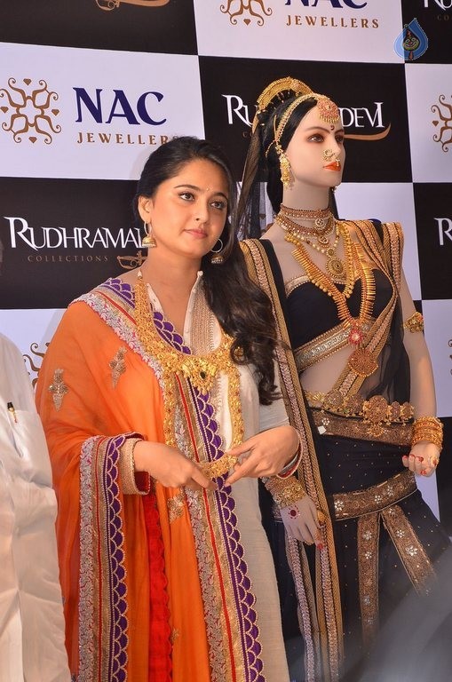 Anushka at NAC Rudhramadevi Jewellery Introduce - 8 / 42 photos