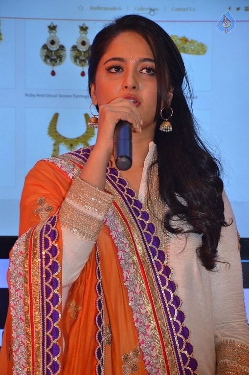 Anushka at NAC Rudhramadevi Jewellery Introduce - 9 / 42 photos