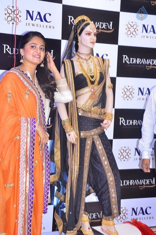 Anushka at NAC Rudhramadevi Jewellery Introduce - 14 / 42 photos