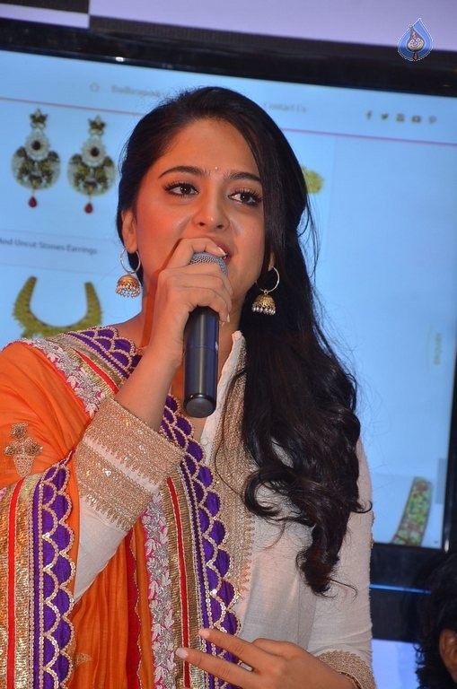 Anushka at NAC Rudhramadevi Jewellery Introduce - 17 / 42 photos