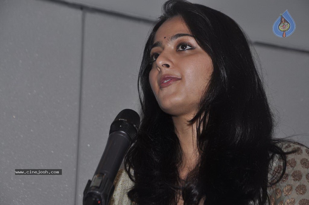 Anushka at TeachAIDS Press Meet - 2 / 52 photos