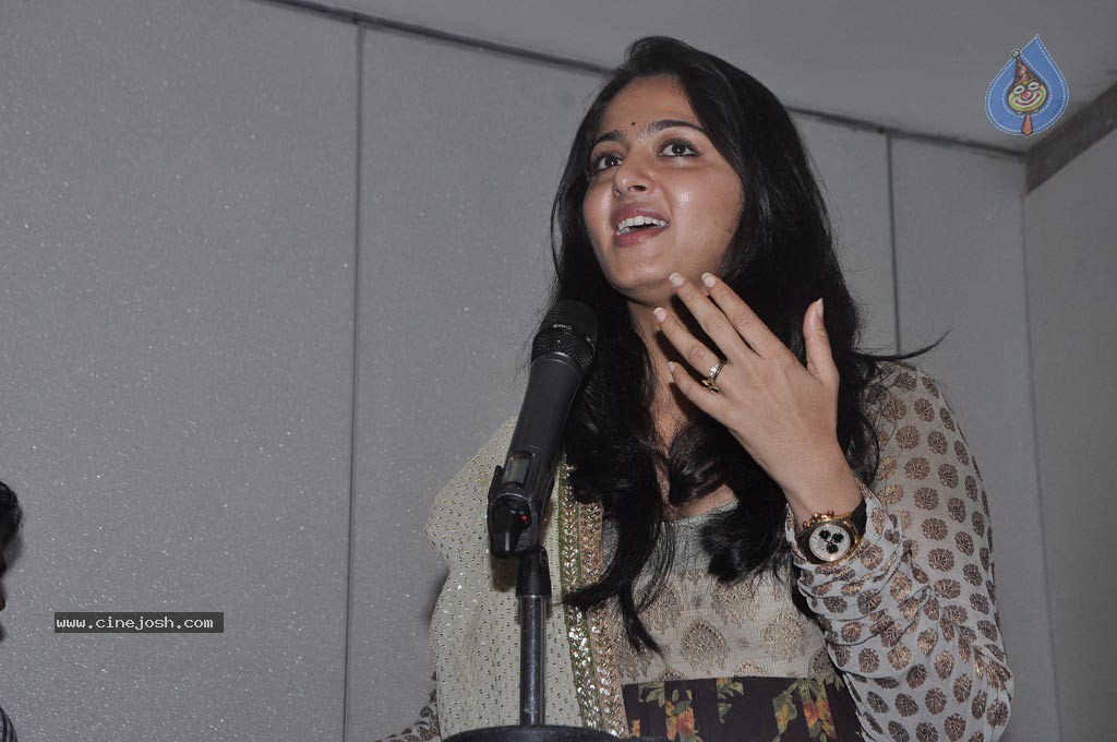 Anushka at TeachAIDS Press Meet - 17 / 52 photos