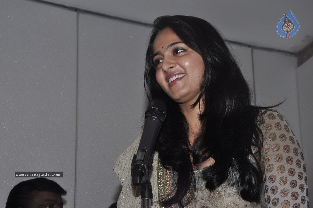 Anushka at TeachAIDS Press Meet - 29 / 52 photos