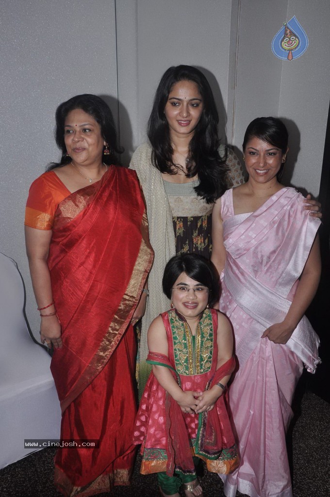 Anushka at TeachAIDS Press Meet - 33 / 52 photos