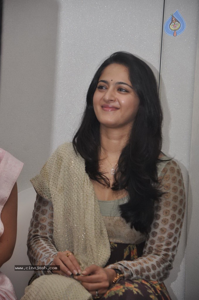 Anushka at TeachAIDS Press Meet - 48 / 52 photos