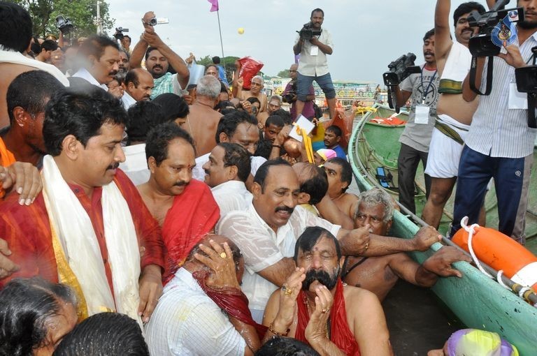 AP Godavari Pushkaralu 2015 Photos - 22 / 74 photos
