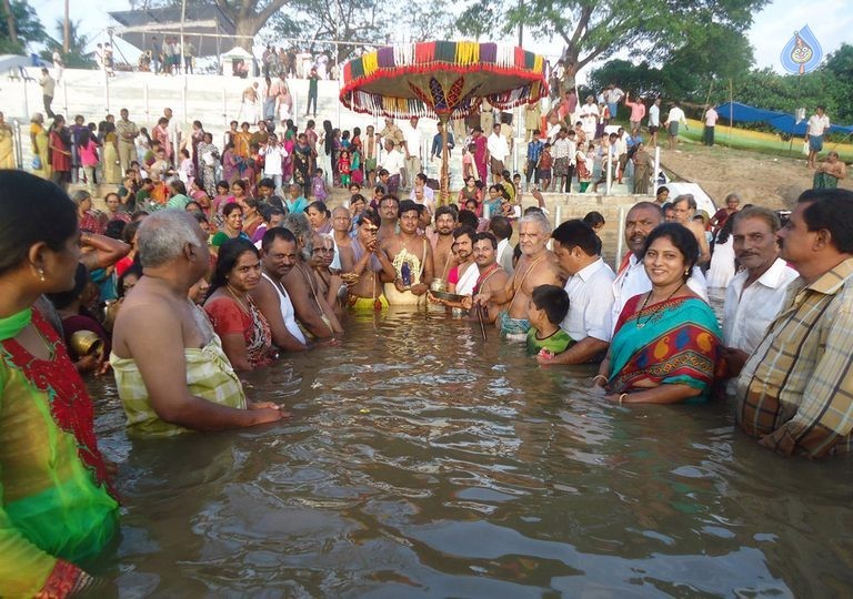 AP Godavari Pushkaralu 2015 Photos - 25 / 74 photos