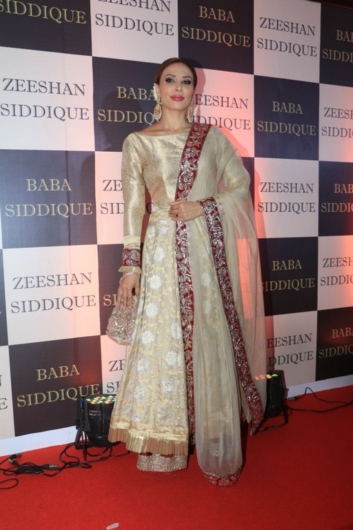 Baba Siddique Iftar Party 2018 - 7 / 11 photos