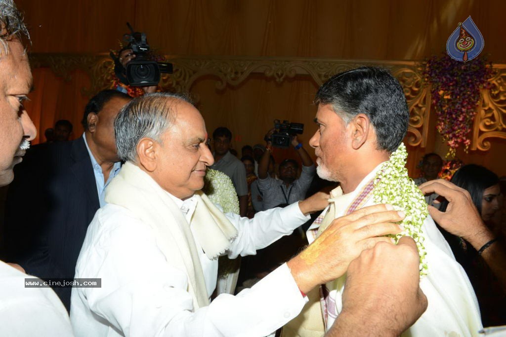 Chandra Babu Naidu at Tejaswini Wedding - 2 / 78 photos