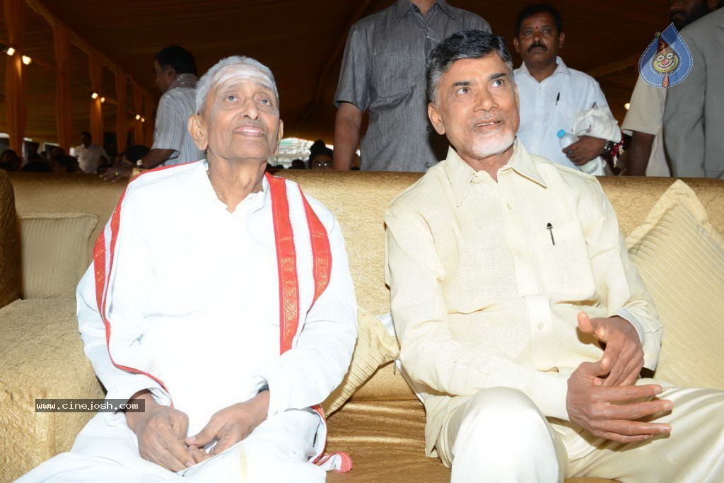 Chandra Babu Naidu at Tejaswini Wedding - 3 / 78 photos