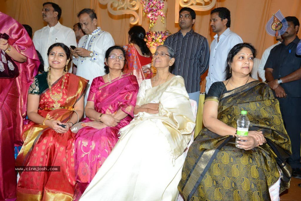Chandra Babu Naidu at Tejaswini Wedding - 10 / 78 photos