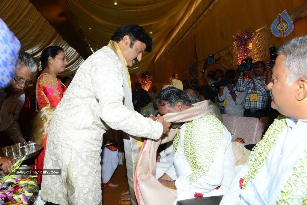 Chandra Babu Naidu at Tejaswini Wedding - 14 / 78 photos