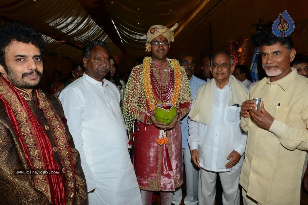 Chandra Babu Naidu at Tejaswini Wedding - 15 / 78 photos