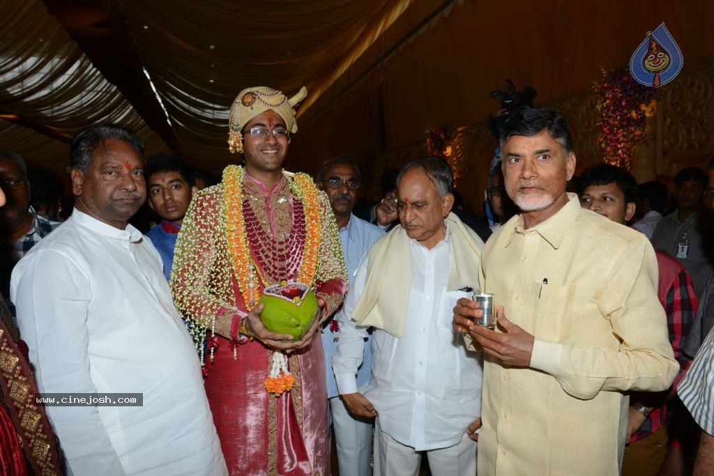 Chandra Babu Naidu at Tejaswini Wedding - 19 / 78 photos