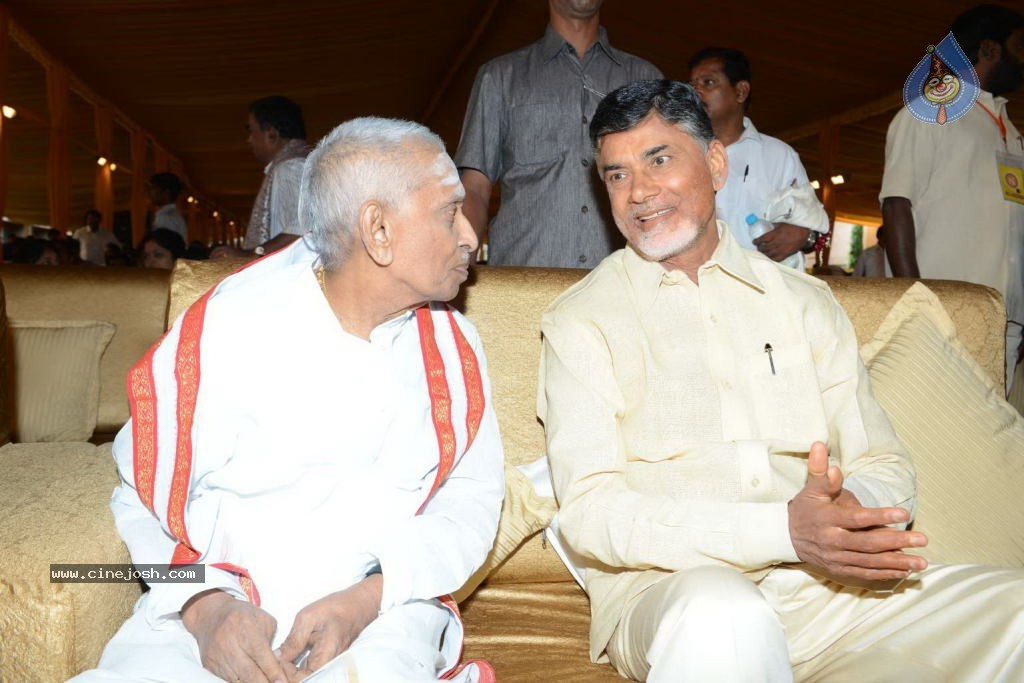 Chandra Babu Naidu at Tejaswini Wedding - 24 / 78 photos