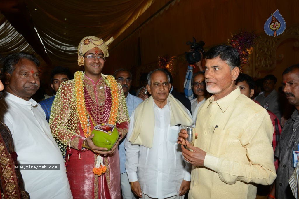 Chandra Babu Naidu at Tejaswini Wedding - 32 / 78 photos
