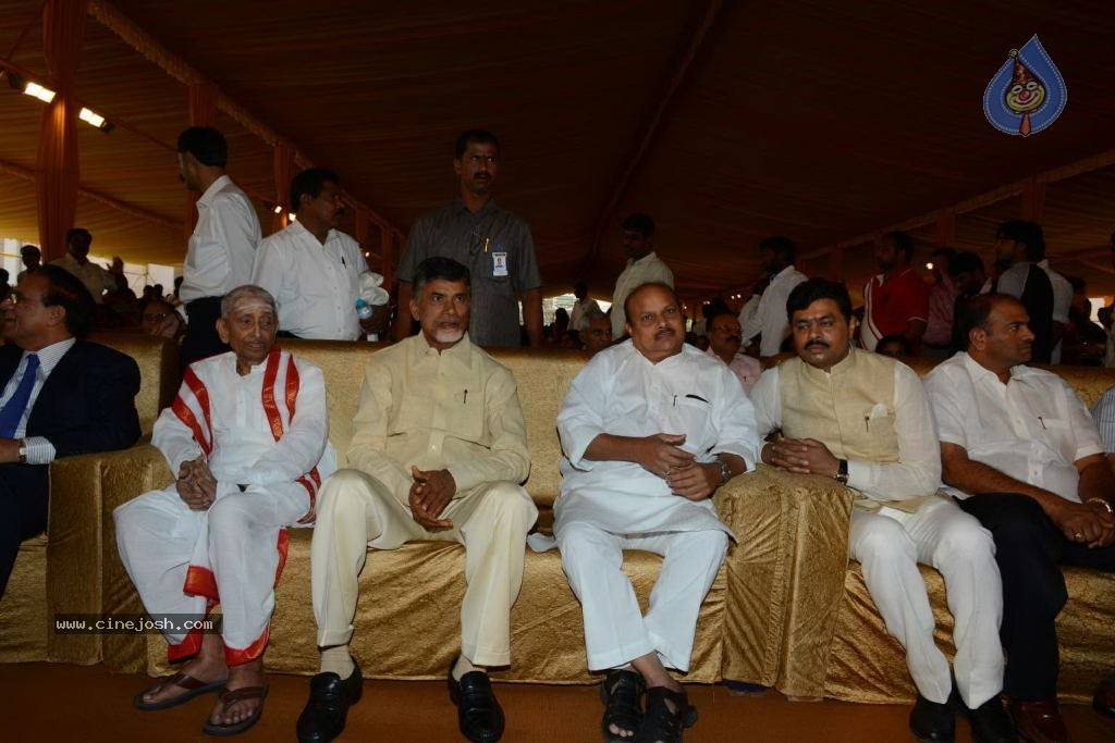 Chandra Babu Naidu at Tejaswini Wedding - 42 / 78 photos