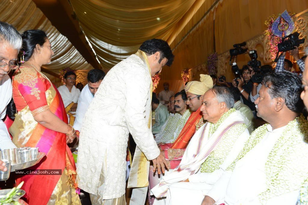 Chandra Babu Naidu at Tejaswini Wedding - 65 / 78 photos