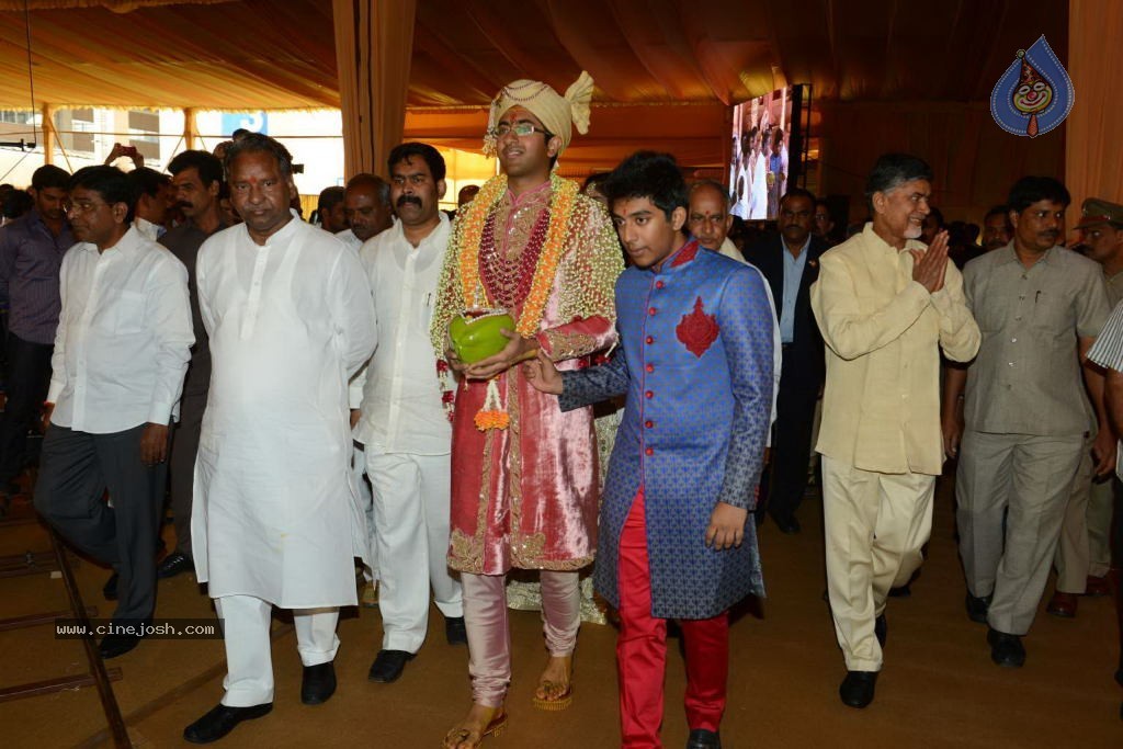 Chandra Babu Naidu at Tejaswini Wedding - 69 / 78 photos