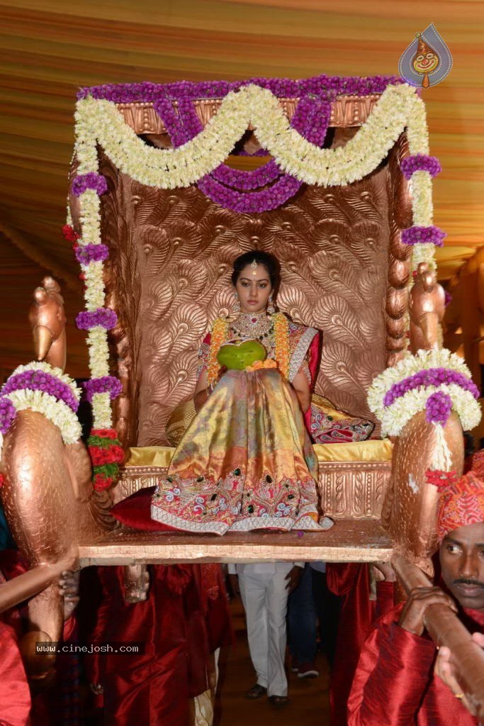 Balakrishna Daughter Tejaswini in Pallaki Photos - 99 / 172 photos