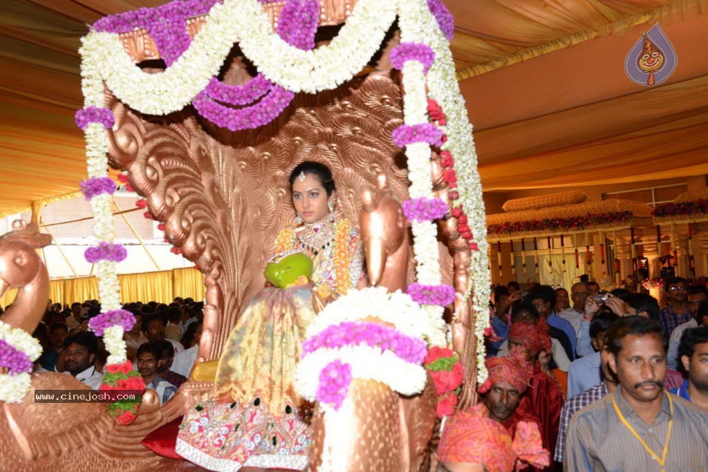 Balakrishna Daughter Tejaswini in Pallaki Photos - 135 / 172 photos