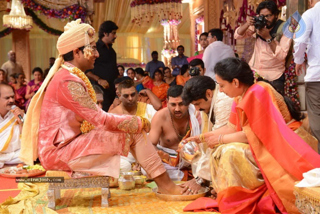Balakrishna Daughter Tejaswini in Pallaki Photos - 157 / 172 photos