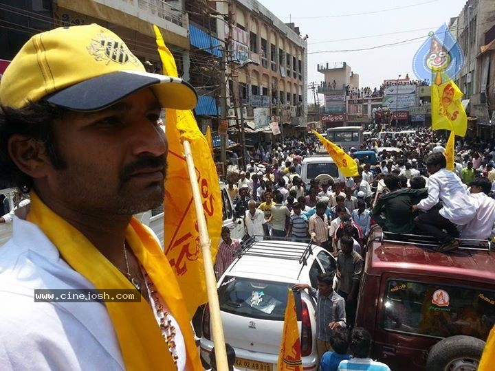 Balakrishna Hindupur Nomination Hungama - 4 / 24 photos