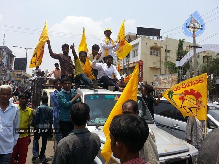 Balakrishna Hindupur Nomination Hungama - 20 / 24 photos