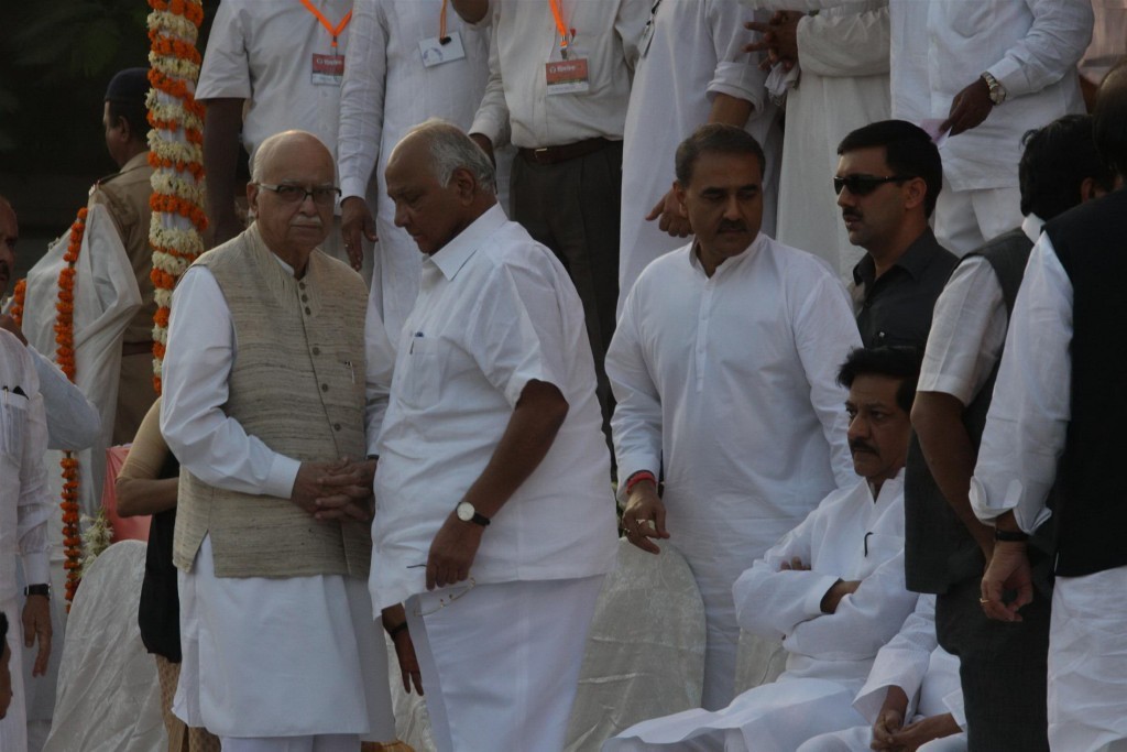 Balasaheb Thackeray Funeral Event - 8 / 95 photos