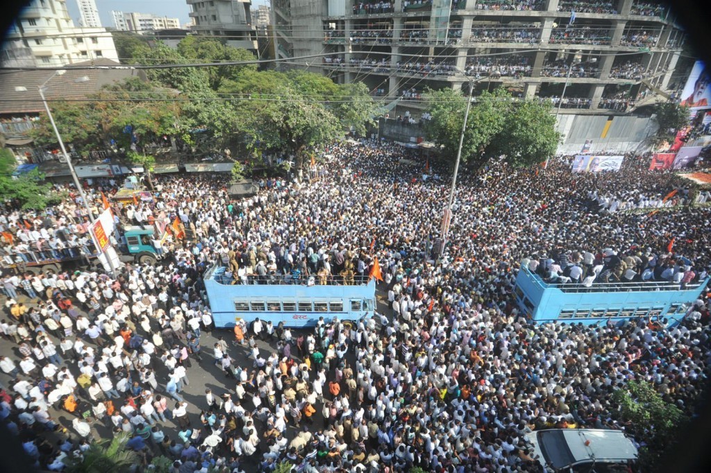 Balasaheb Thackeray Funeral Event - 10 / 95 photos