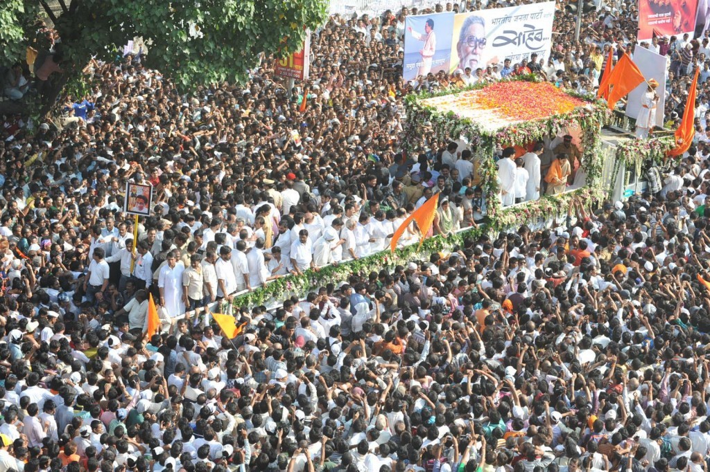 Balasaheb Thackeray Funeral Event - 11 / 95 photos