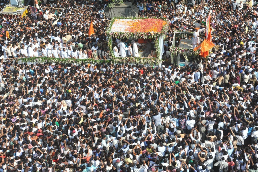 Balasaheb Thackeray Funeral Event - 16 / 95 photos