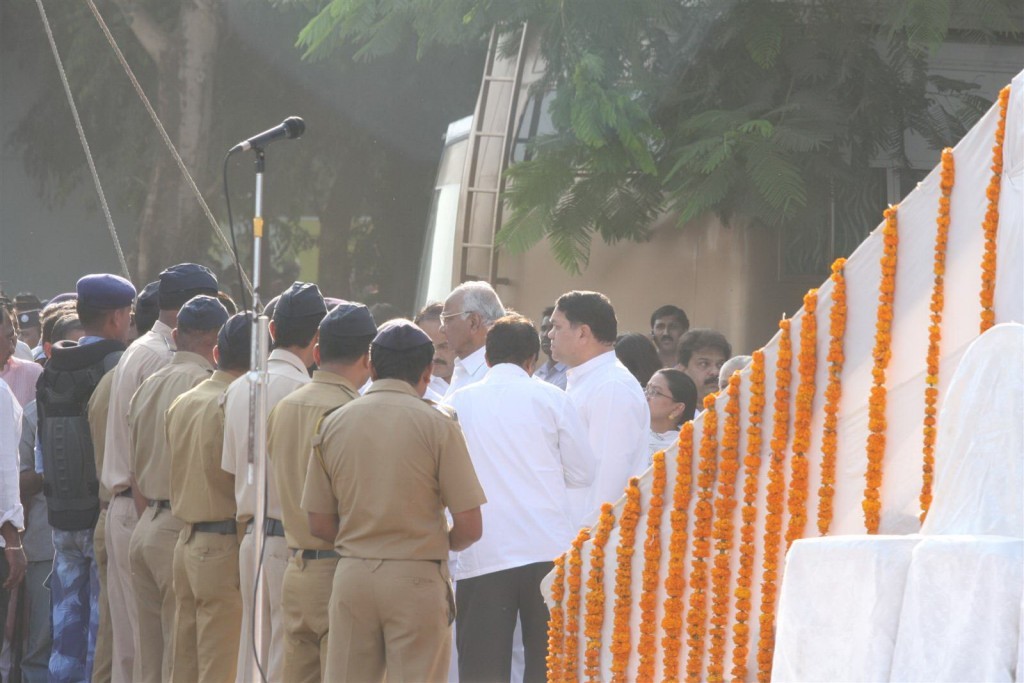 Balasaheb Thackeray Funeral Event - 22 / 95 photos