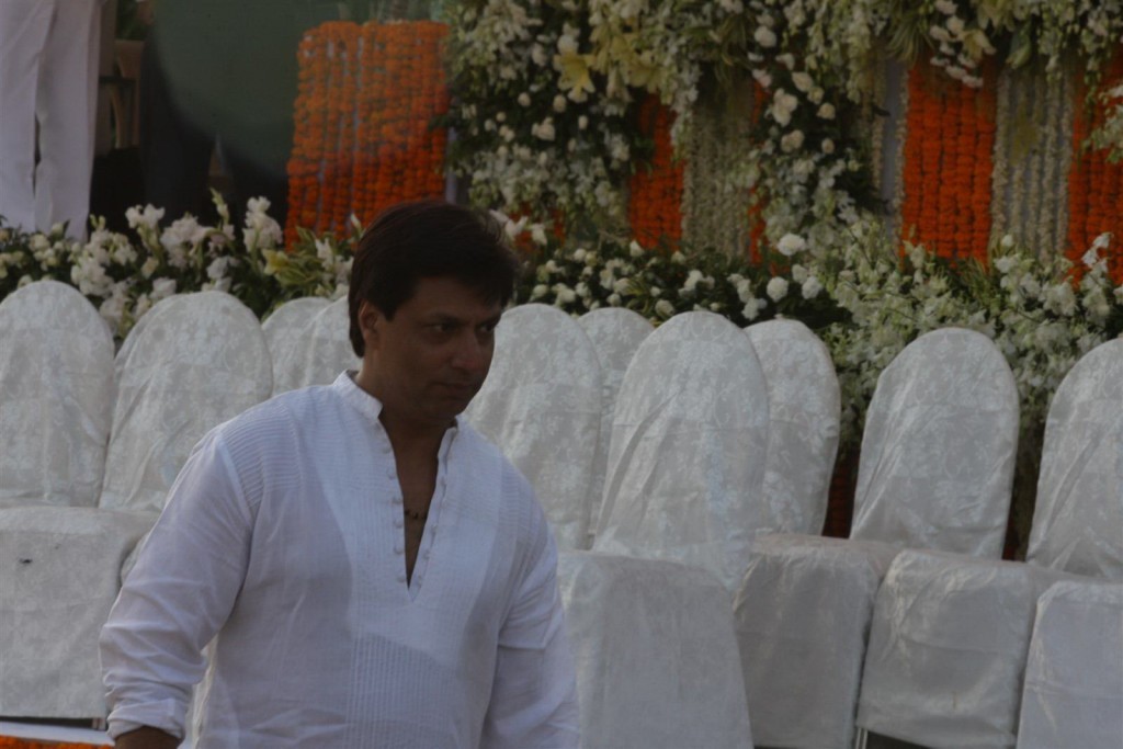 Balasaheb Thackeray Funeral Event - 23 / 95 photos
