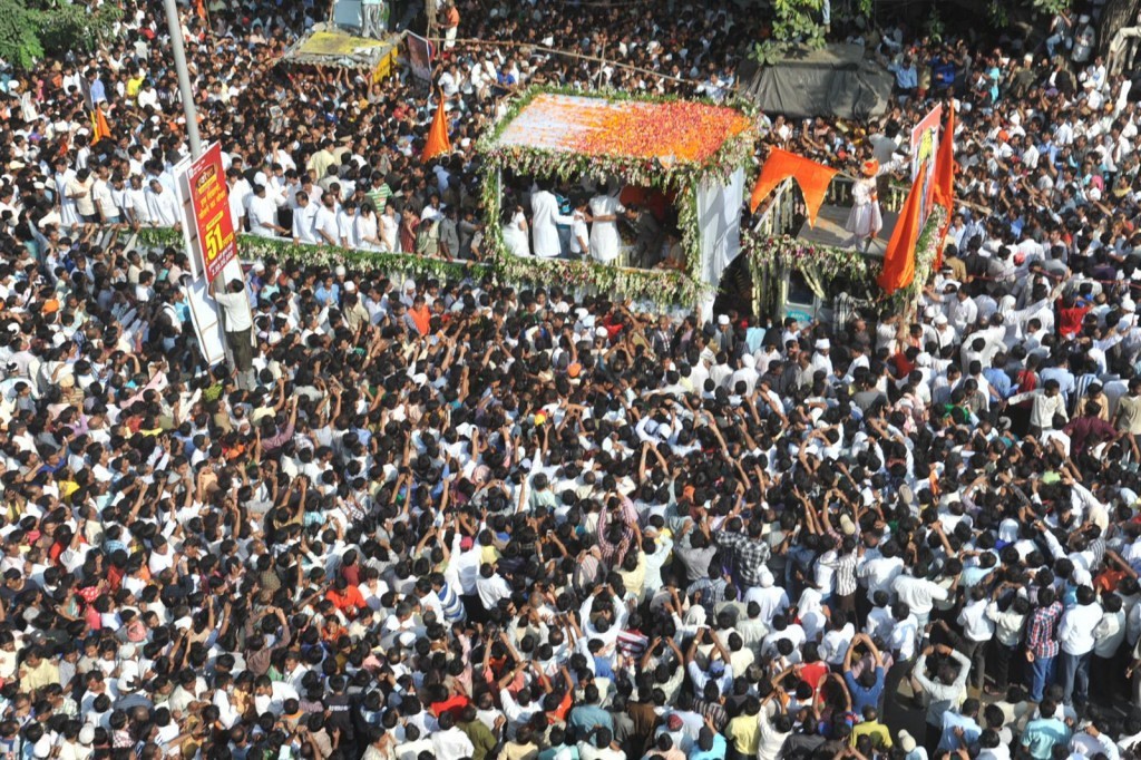 Balasaheb Thackeray Funeral Event - 24 / 95 photos