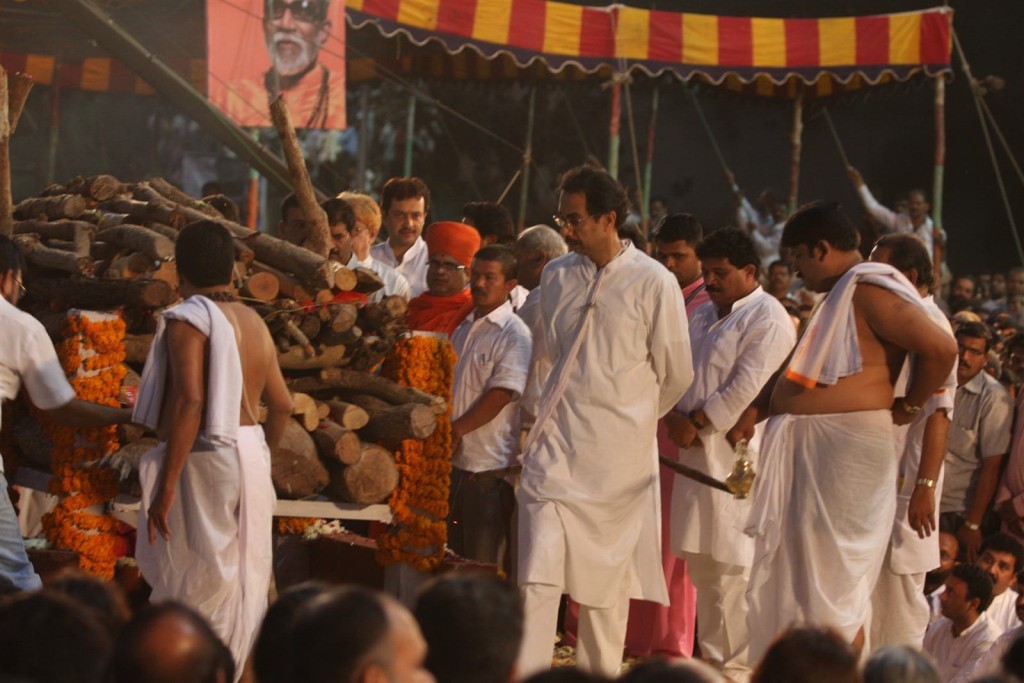 Balasaheb Thackeray Funeral Event - 27 / 95 photos