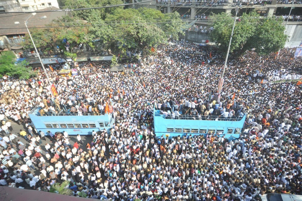 Balasaheb Thackeray Funeral Event - 29 / 95 photos