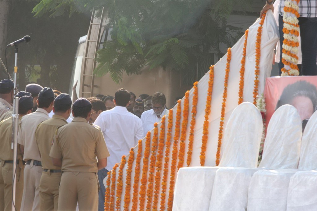 Balasaheb Thackeray Funeral Event - 40 / 95 photos