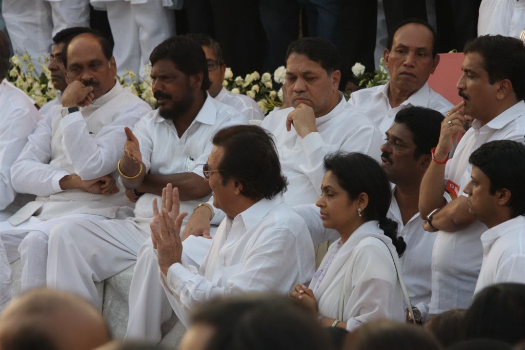Balasaheb Thackeray Funeral Event - 69 / 95 photos