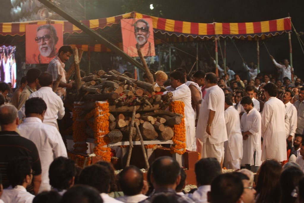 Balasaheb Thackeray Funeral Event - 89 / 95 photos