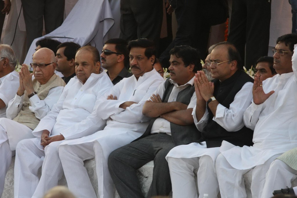 Balasaheb Thackeray Funeral Event - 91 / 95 photos