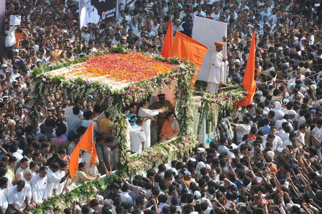Balasaheb Thackeray Funeral Event - 94 / 95 photos